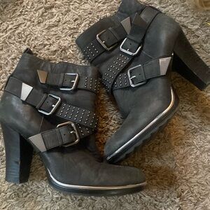 Cute black/grey heeled boots